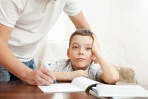 7 sai lầm của bố đơn thân khiến con hư hỏng