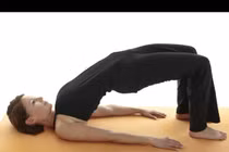 7 động tác thể dục tập trên giường mỗi sáng