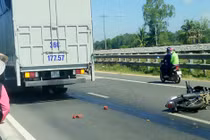 Tai nạn giao thông, thiếu nữ bị xe tải cán nát chân