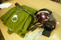 Đóng giả công an lừa cả tình lẫn tiền gái làng