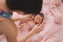 Chùm ảnh: Mẹ Việt chụp con sơ sinh đẹp như Tây