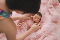 Chùm ảnh: Mẹ Việt chụp con sơ sinh đẹp như Tây