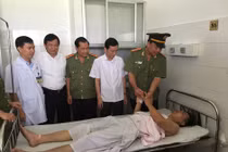 Một thượng úy công an bị chém trọng thương khi làm nhiệm vụ