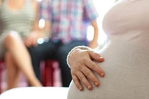 Thứ trưởng Bộ Y tế trực tiếp mổ ca mang thai hộ đầu tiên