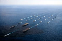 Đội tháp tùng hùng hậu của siêu tàu sân bay Mỹ