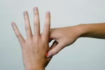 7 điểm huyệt giúp bạn giảm đau đầu ngay tức khắc