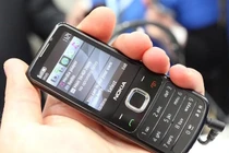 Bán điện thoại "cùi bắp" bị dọa khởi tố: Đình chỉ điều tra viên