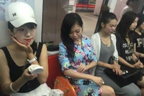 Phát hoảng với kiểu đắp mặt nạ bằng bao cao su