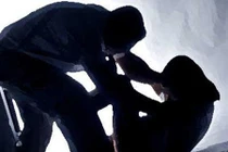 'Yêu râu xanh' hành sự xong, cướp điện thoại rồi bỏ trốn