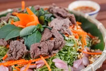 Cách làm gỏi rau muống thịt bò ngọt mát ngày đầu hè