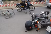 Tông thiếu úy công an tử vong, ôtô bỏ chạy 6 km