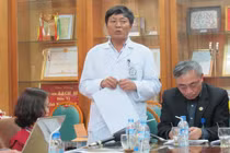 Trưởng khoa BV Bạch Mai bị cảnh cáo vụ tuồn rác thải ra ngoài