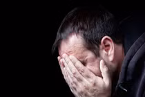 7 sai lầm cần tránh khi an ủi đàn ông khóc