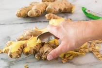 Điều gì xảy ra khi ăn gừng không gọt vỏ? 