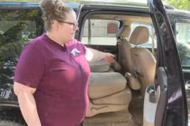 Tập trung giao hàng, tài xế phát sốc với tiếng rên phía sau xe