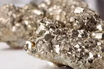 Nếu thấy mảnh sắt vụn này hãy cất vào két sắt