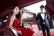 Chờ đợi đến tận khuya rồi đau lòng khi vô tình thấy hành động lạ