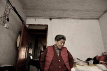 10 năm ở với con gái trông cháu, khi cháu lớn, bà cụ bị con đuổi về quê