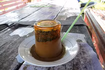 Món cà phê úp ngược kỳ lạ của người Indonesia