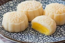 4 cách ăn bánh trung thu thông minh nhất