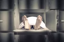 Gia đình sống chung với thi thể người đàn ông suốt 1,5 năm