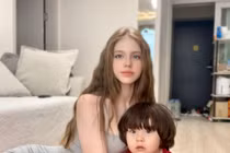 Hot mom người Nga xinh như mộng gây chú ý khi làm mẫu ở Hàn Quốc