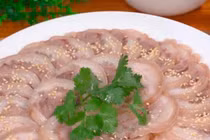 Chân giò lợn mua về rồi luộc với loại nước sau ăn ngon và giòn