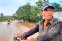 Câu mực mé ngư dân ven biển Cà Mau thu 2 triệu đồng/đêm