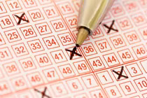 Mua 3 lần vé số cùng 1 serie, trúng cả 3