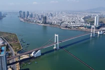 Độc đáo những cây cầu bắc qua sông Hàn