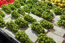 Nho sữa Trung Quốc chứa chất trừ sâu, người tiêu dùng Việt hoang mang