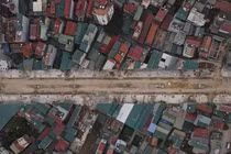 Những căn nhà méo mó, siêu mỏng mọc trên tuyến đường mới ở Hà Nội