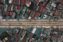 Những căn nhà méo mó, siêu mỏng mọc trên tuyến đường mới ở Hà Nội