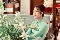 Căn hộ ngập sắc hoa đẹp mê mẩn của BTV Hoàng Trang 