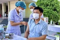 Thống nhất chuyển COVID-19 từ bệnh truyền nhiễm nhóm A sang nhóm B