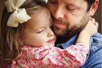 Tan chảy với chùm ảnh đẹp lung linh bố và con gái