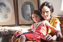 Những cụ bà U60 mãn kinh vẫn sinh con