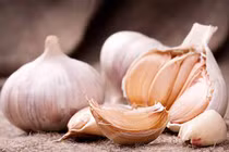 Cách làm xẹp mụn trắng rất nhanh bằng thảo dược