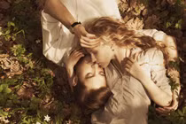 10 dấu hiệu chàng muốn hôn bạn mà không nói ra