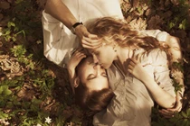 10 dấu hiệu chàng muốn hôn bạn mà không nói ra