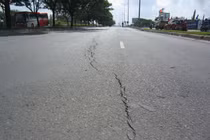 Tận mục những chỗ xuống cấp trên đại lộ nghìn tỷ