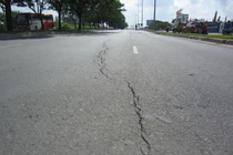 Tận mục những chỗ xuống cấp trên đại lộ nghìn tỷ