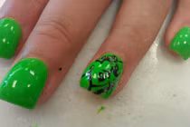 Dân sành điệu cuồng mốt sơn móng tay bong bóng