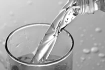 12 lợi ích tuyệt vời của việc uống nước khi đói