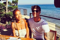 Bạn trai sờ bụng thấy thai đạp, mới biết bầu 8 tháng