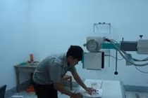 Chết thảm vì bị máy chụp X-quang...kẹp đầu