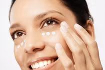 Sai lầm phổ biến khi dùng kem dưỡng mắt