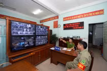 Tranh cãi việc lắp camera ở “phố đèn đỏ”