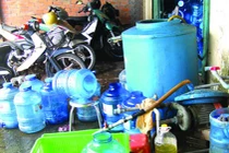 Hãi hùng công nghệ nước uống đóng bình đầu độc dân Việt