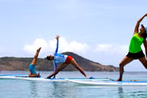 Trào lưu tập Yoga nổi trên mặt nước có gì hay ho?